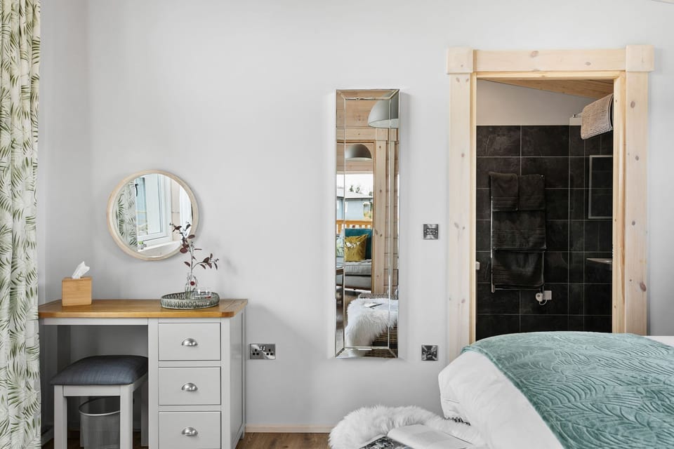 Desk & mirror as well as access to the en-suite - Croftner, Great Field Lodges