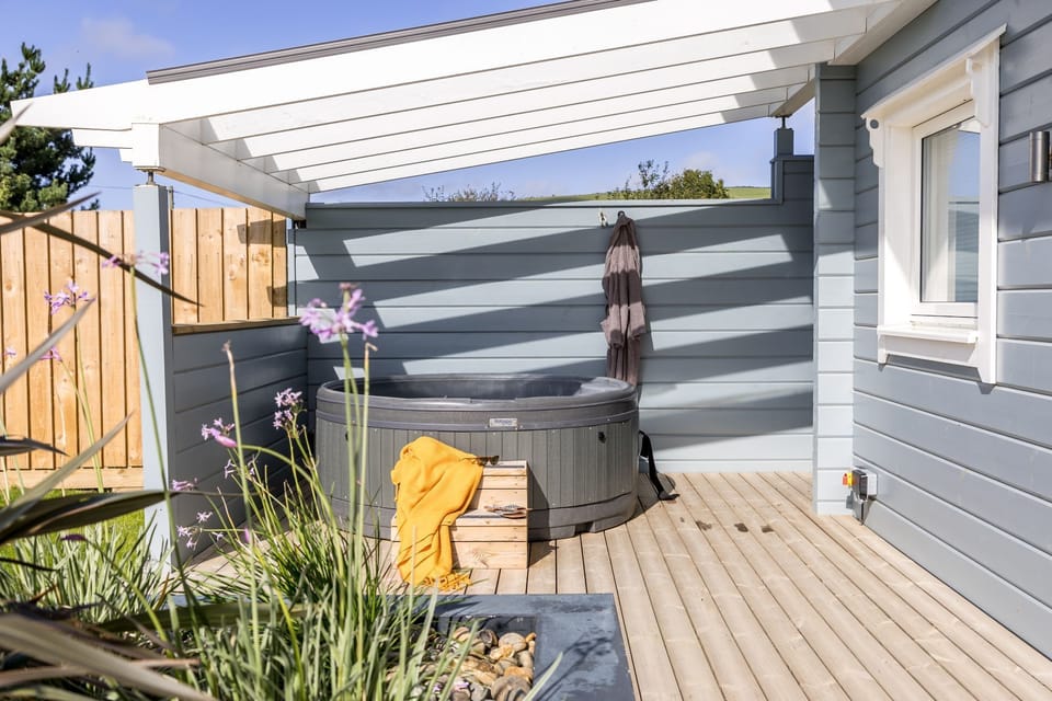 Wooden decking with Hot Tub - Croftner, Great Field Lodges