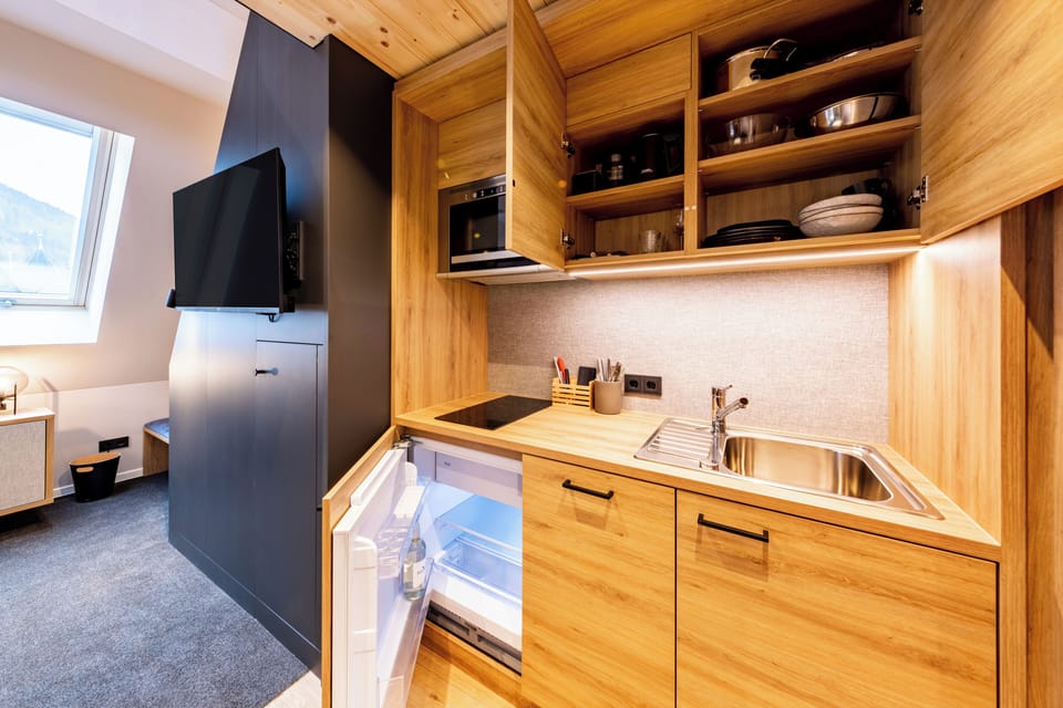 Deluxe Studio Suite, Pets Not Allowed | Individually decorated, blackout drapes, soundproofing, free WiFi