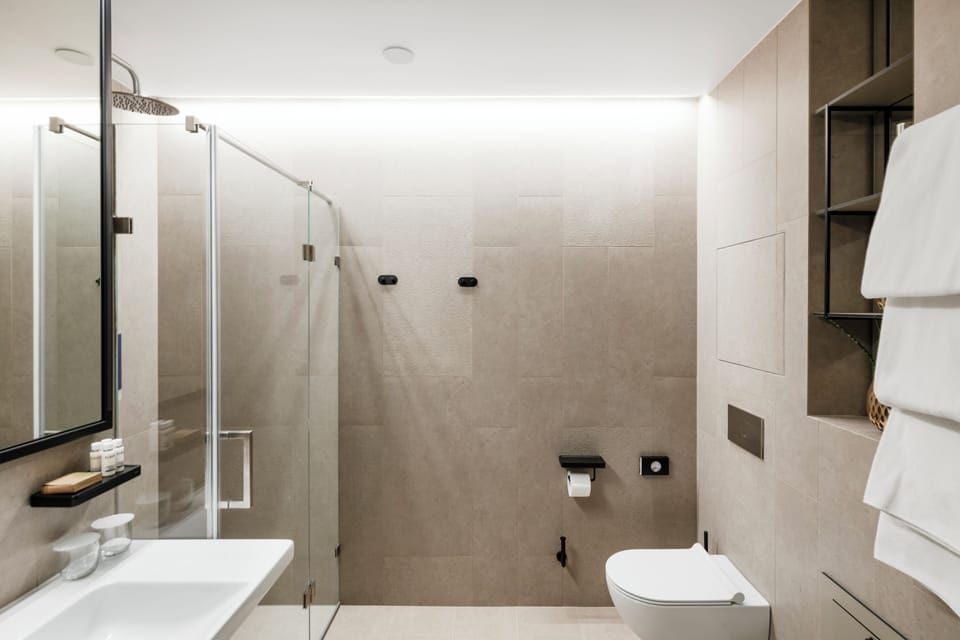 Luxury Studio, 2 Double Beds, Non Smoking, Kitchenette | Bathroom | Shower, free toiletries, hair dryer, bathrobes