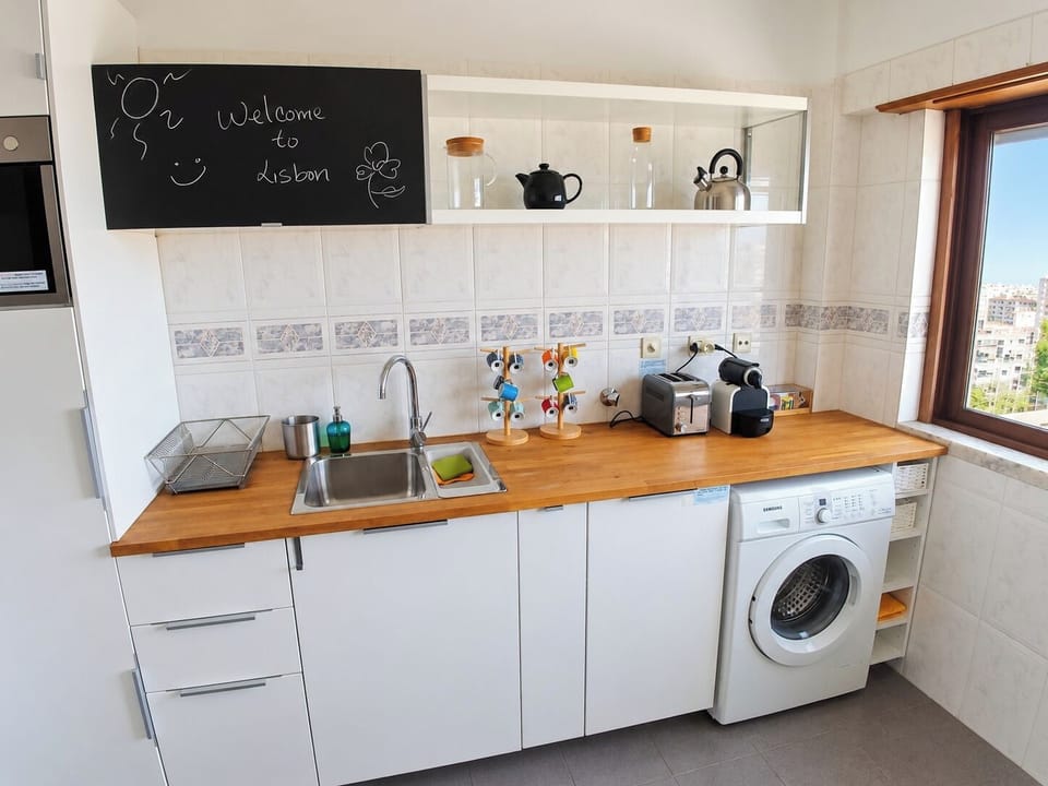 Bright bathroom with a washbasin, toilet, bidet and practical open shelving.
