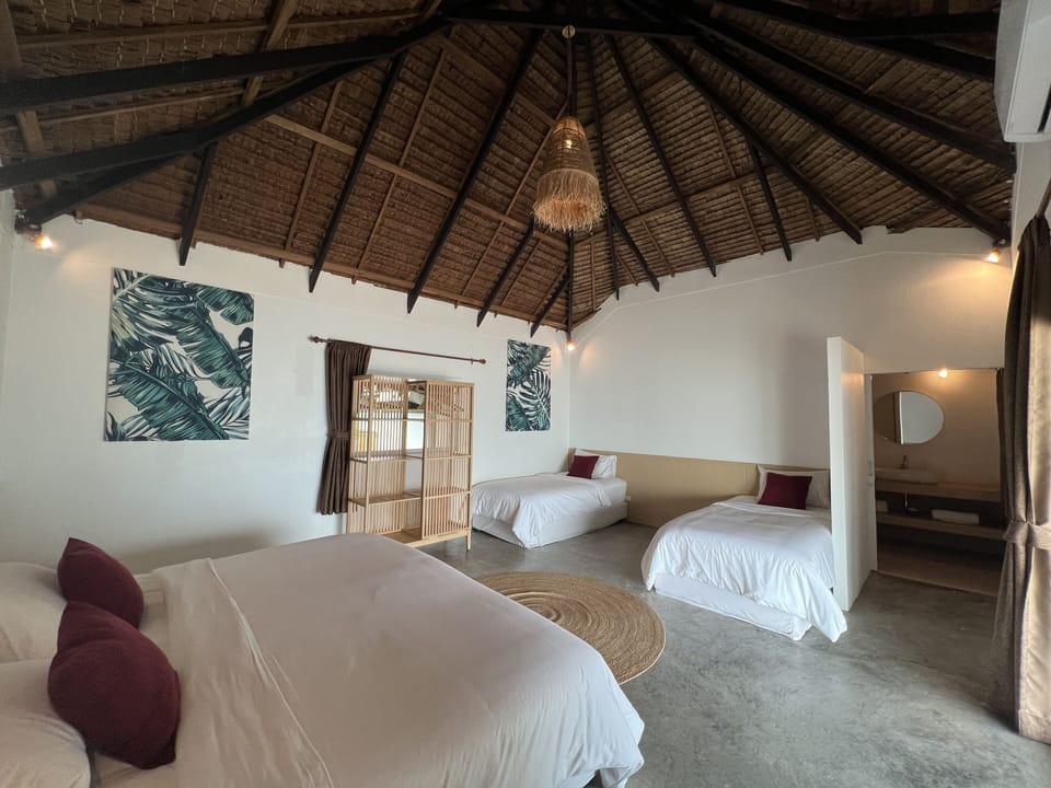 Beachfront Bungalow | Free WiFi, bed sheets