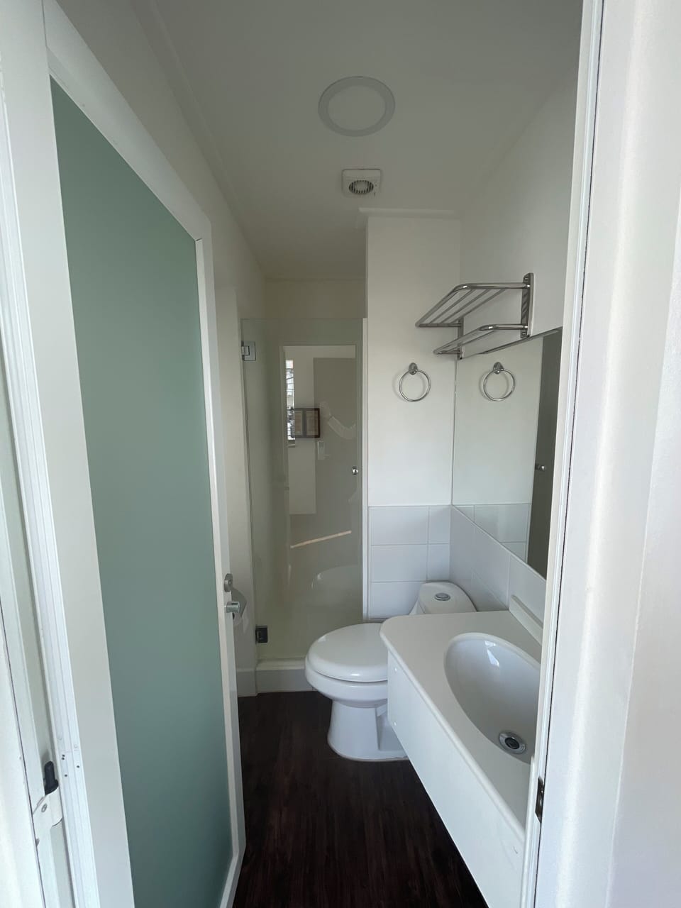Twin Room, 1 Bedroom | Bathroom | Shower, rainfall showerhead, free toiletries, hair dryer