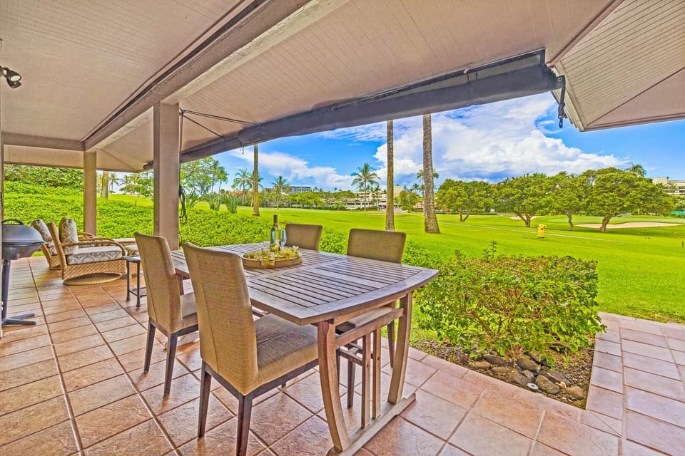 Dine al fresco on your private lanai while enjoying stunning golf course views. A peaceful outdoor retreat for morning coffee or sunset cocktails.