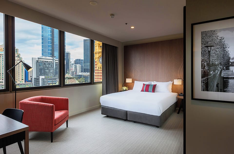 Room, 1 King Bed (Flinders Street Station View) | Hypo-allergenic bedding, minibar, in-room safe, desk