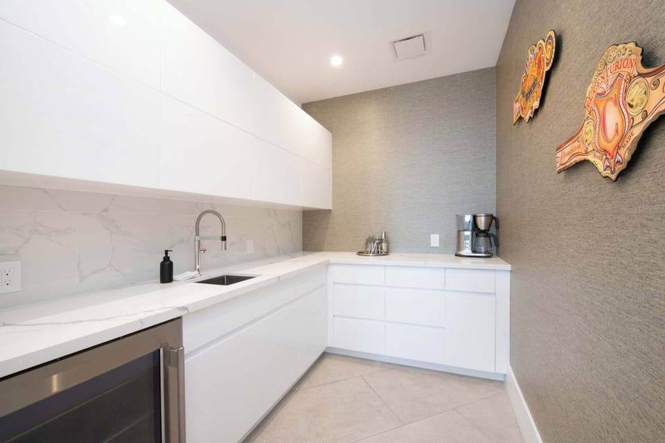 Wet Bar.