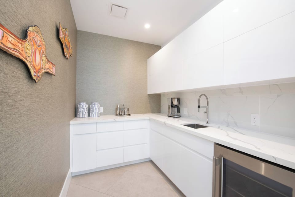 Wet Bar. 