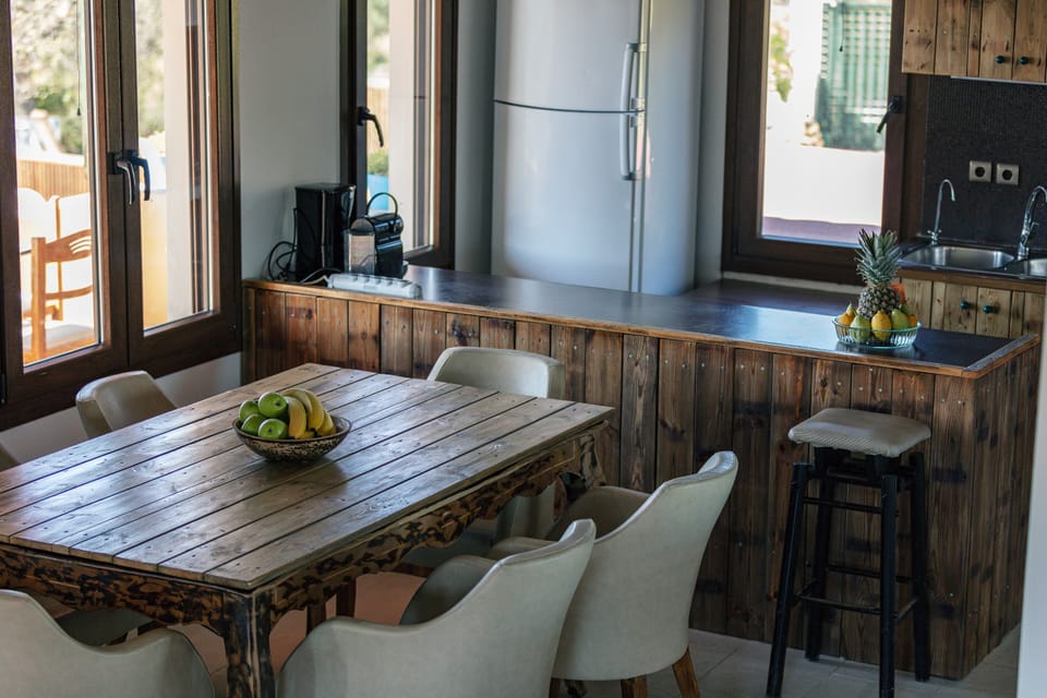 Comfort Villa, 4 Bedrooms | Private kitchen | Fridge, electric kettle