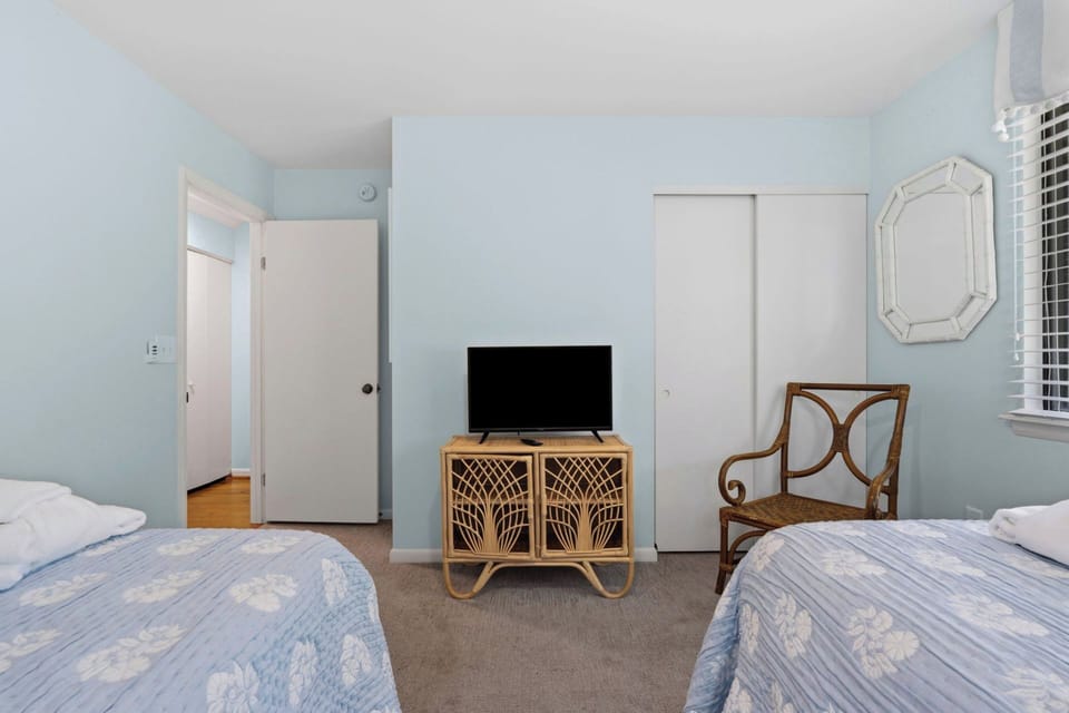 Full (x2) Guest Room