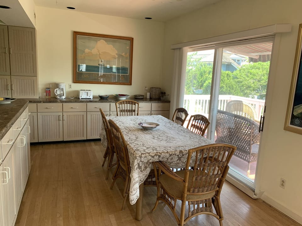 2nd floor eating area