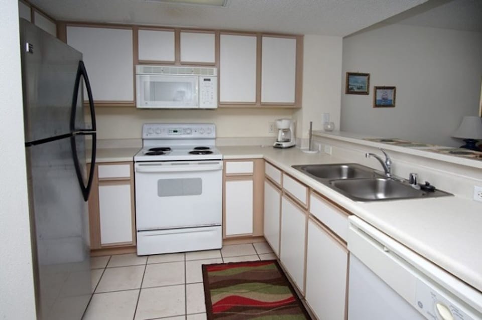A fully stocked kitchen makes meal preparation a breeze.