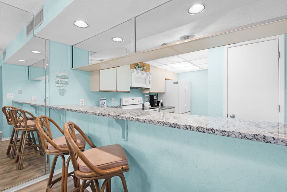 Eat-in bar seating