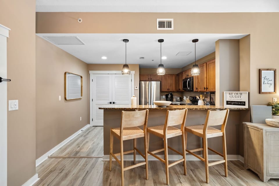 5-web-or-mls-15100-front-beach-rd-808