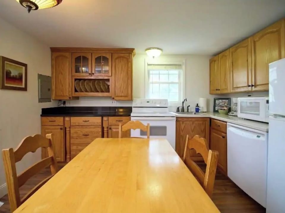Fully stocked kitchen ready for cooking. dining table with four chairs. 