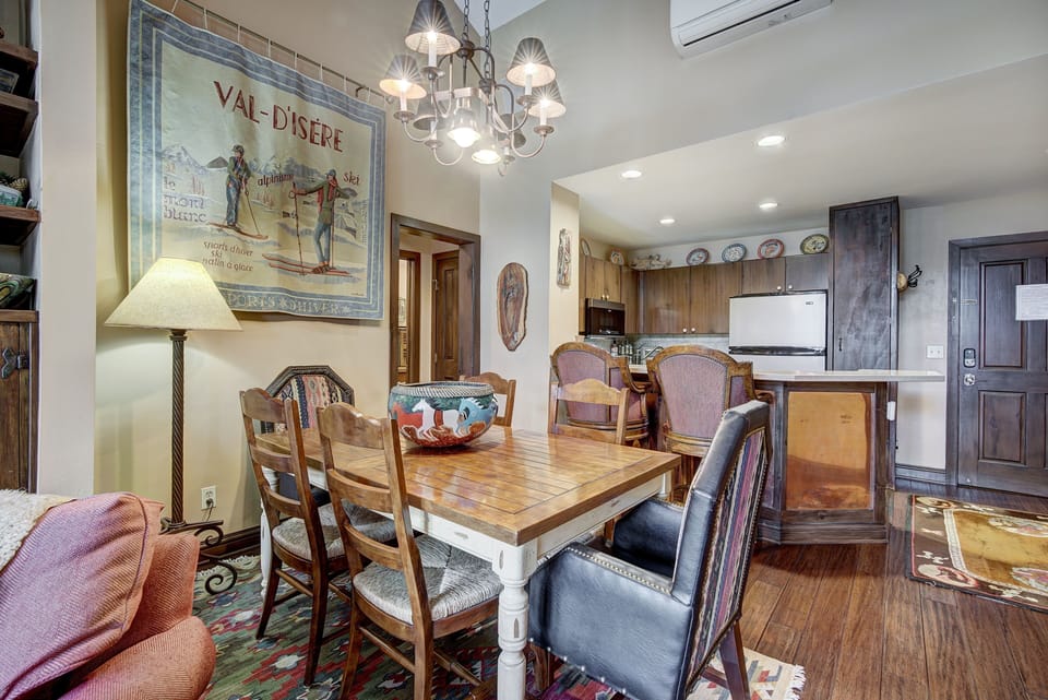 Dining Room, Dining Table, Table, Furniture, Indoors