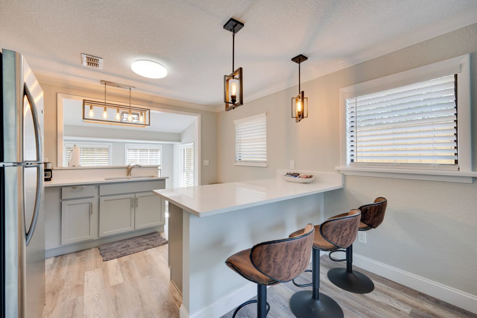 Kitchen | Cooking Basics | Coffee Maker | Dishware/Flatware Provided