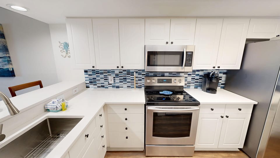 Condo, 2 Bedrooms | Private kitchen | Fridge, coffee/tea maker, toaster