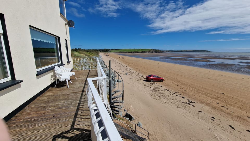 Cottage | Private kitchen | Dishwasher, electric kettle, toaster, cookware/dishes/utensils