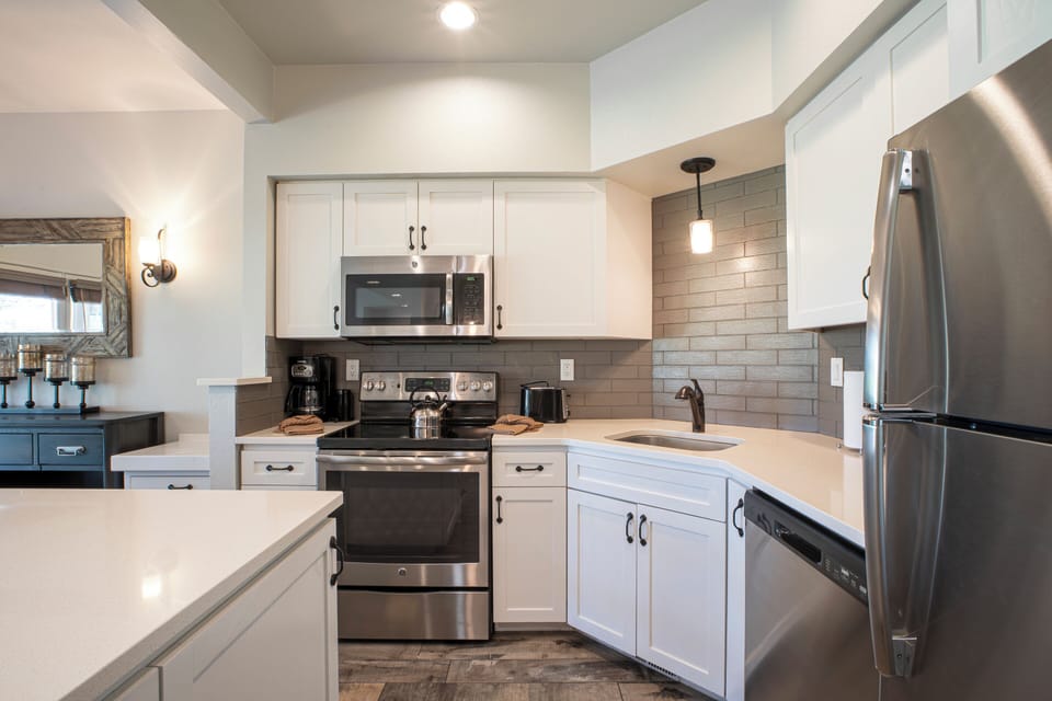 Comfort Condo, 2 Bedrooms, 2 Bathrooms, Golf View | Private kitchen | Coffee/tea maker, full-size fridge, microwave, oven