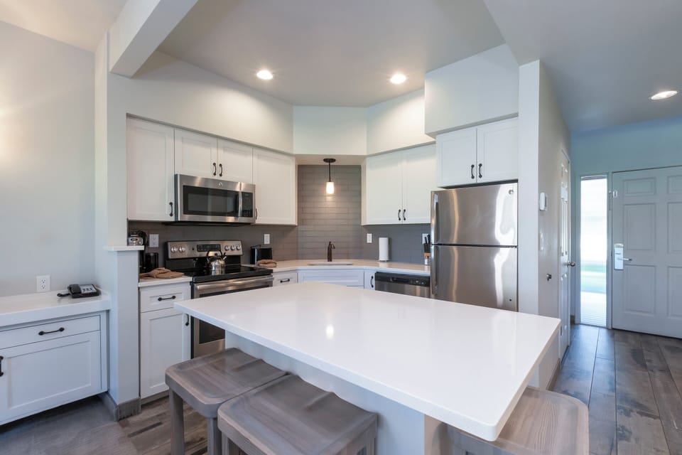 Comfort Condo, 2 Bedrooms, 2 Bathrooms, Golf View | Private kitchen | Coffee/tea maker, full-size fridge, microwave, oven