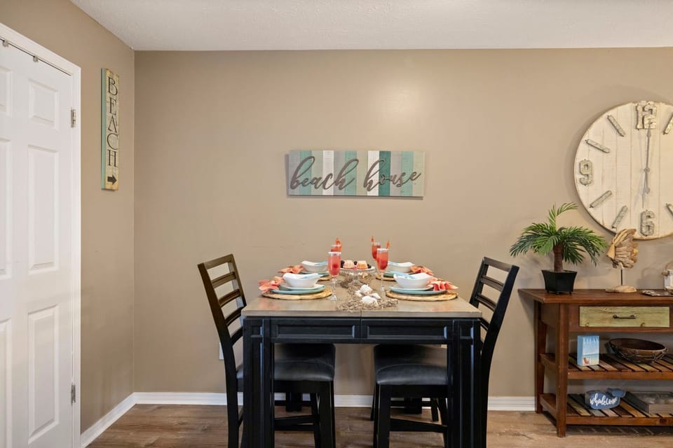 Dining Area seats 4 at the table & additional seating at the bar.