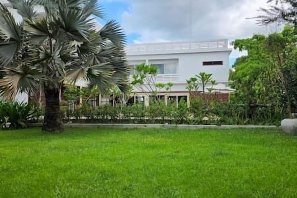 Villa Leakhena - Colonial Style