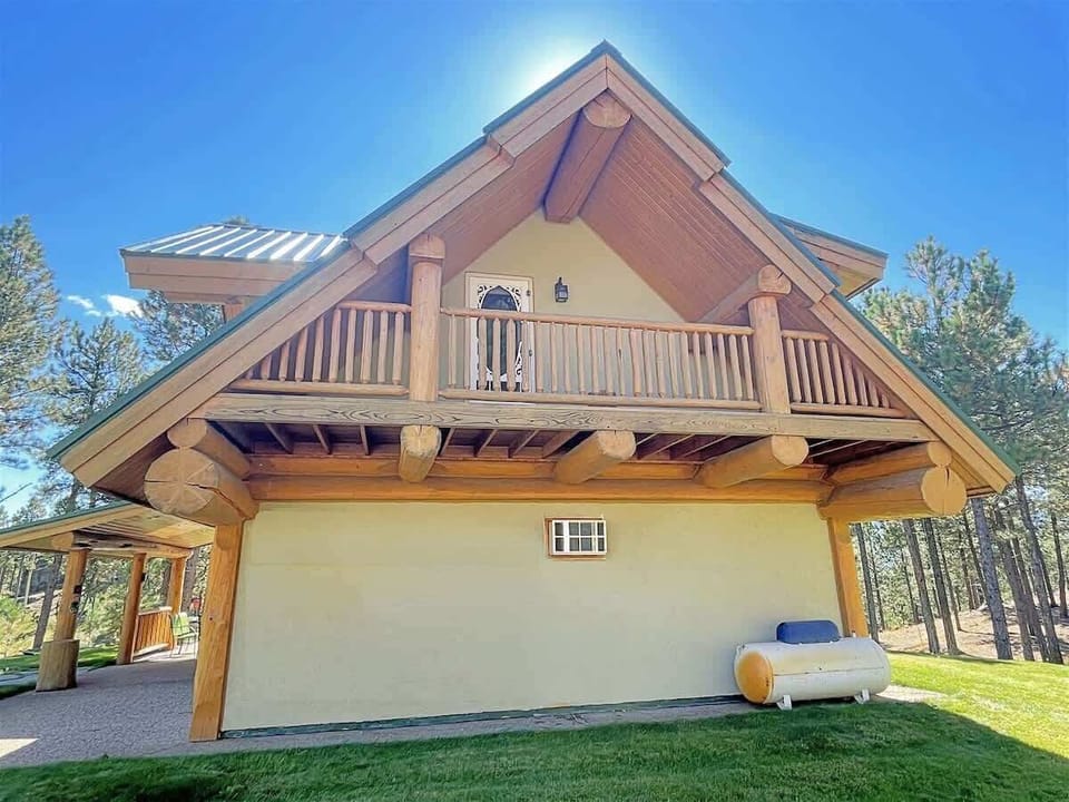 Private deck from upstairs bedroom 