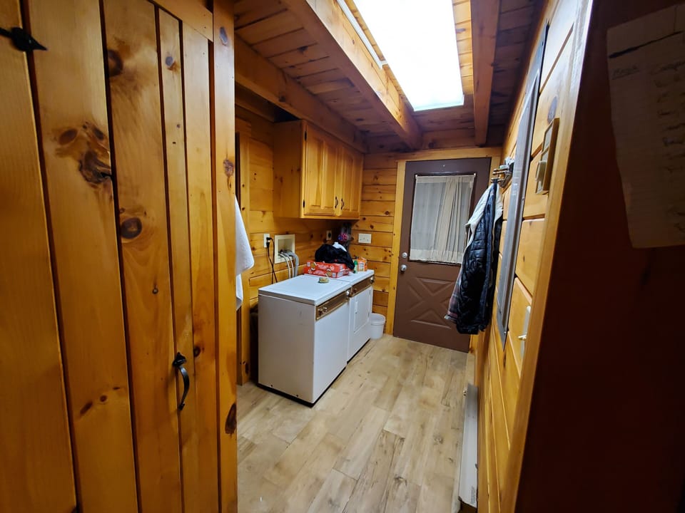 washer/dryer hall leading to back room