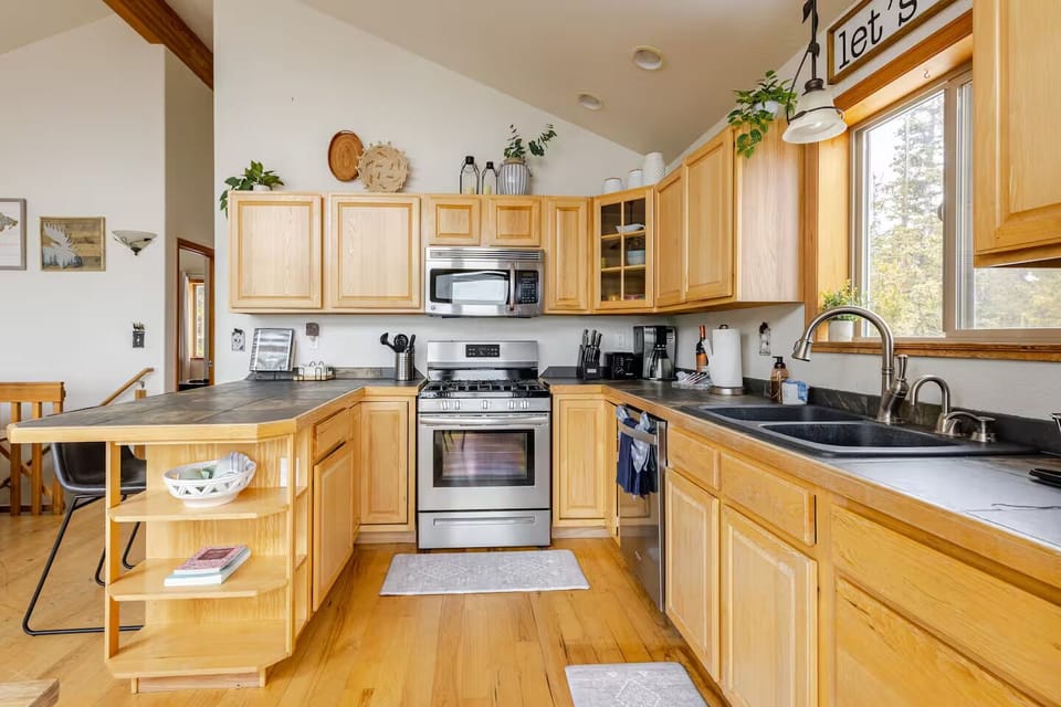 Fully equipped kitchen with stainless steel appliances and everything you need!