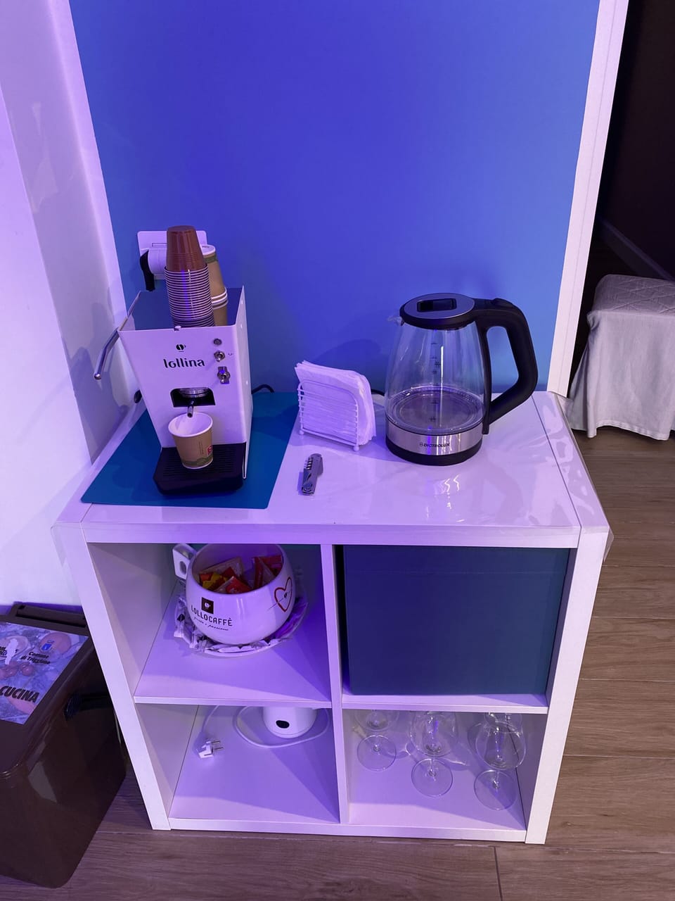 Full-size fridge, microwave, coffee/tea maker, electric kettle