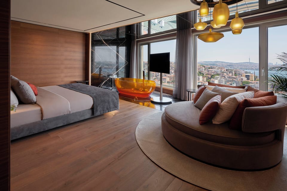Amber Suite | Minibar, in-room safe, desk, laptop workspace