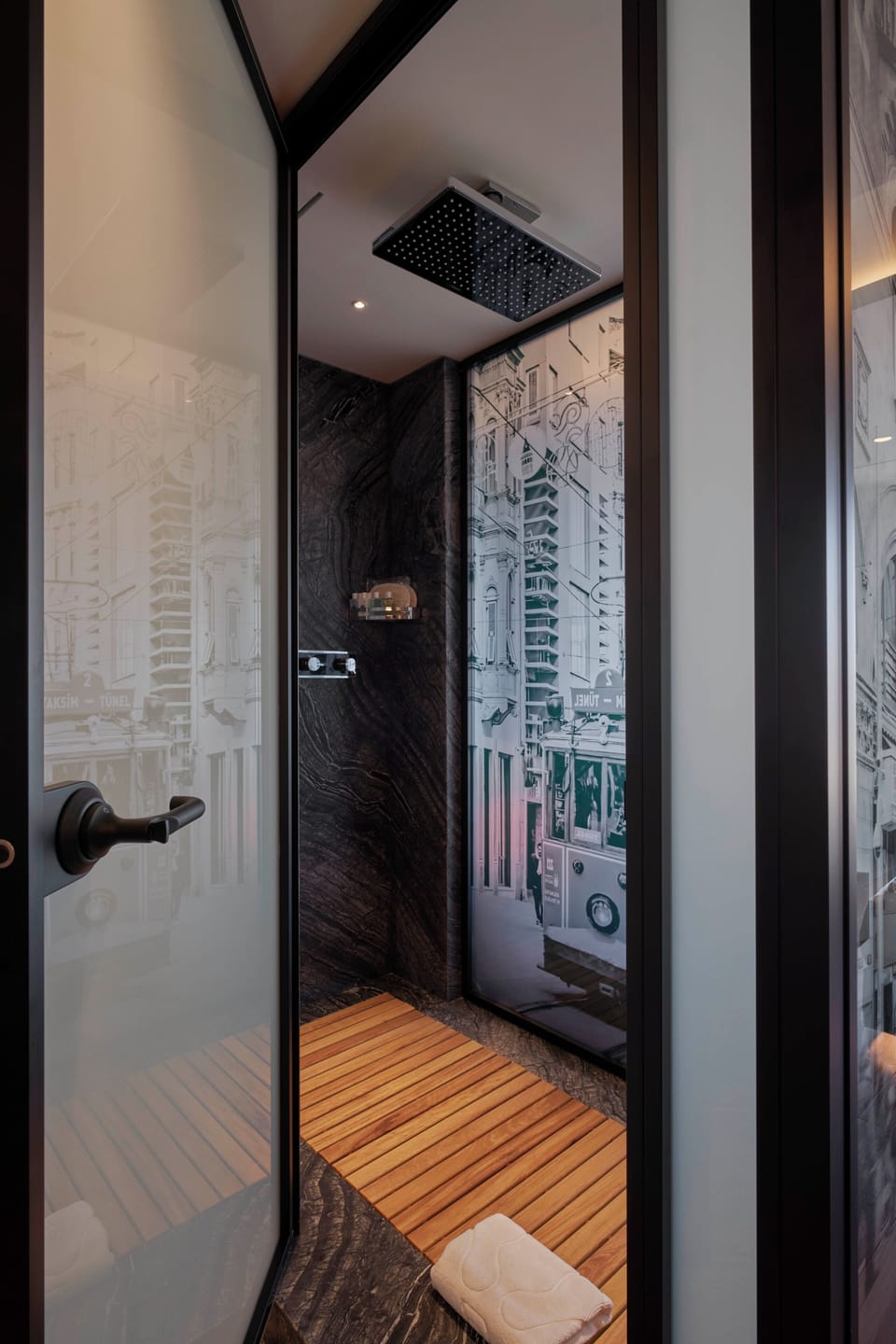 Pera Suite | Bathroom | Shower, free toiletries, hair dryer, slippers