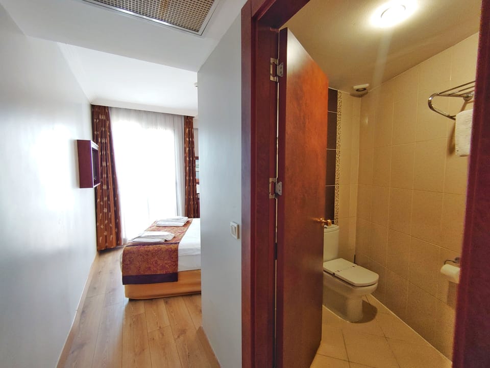 Single Room | Bathroom | Hair dryer, slippers, towels