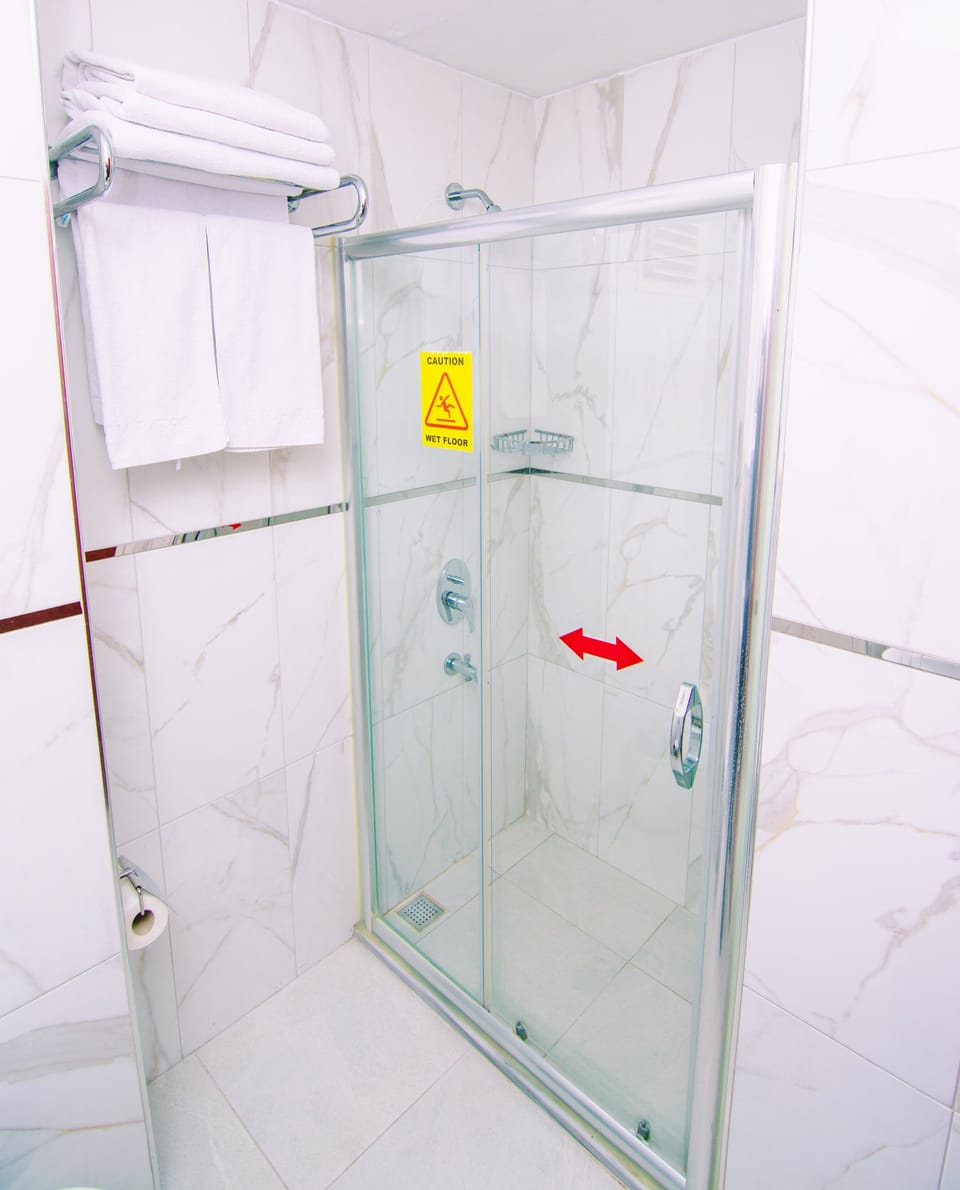 Single Room | Bathroom | Hair dryer, slippers, towels