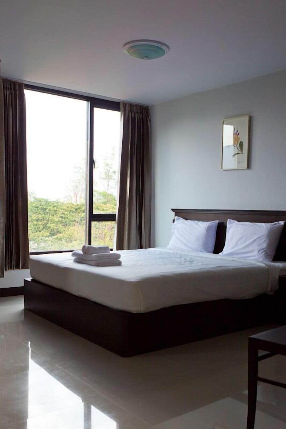 Desk, free WiFi, bed sheets