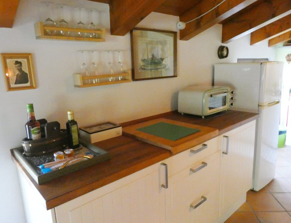 Comfort Studio | Private kitchen | Fridge, stovetop, dishwasher, espresso maker