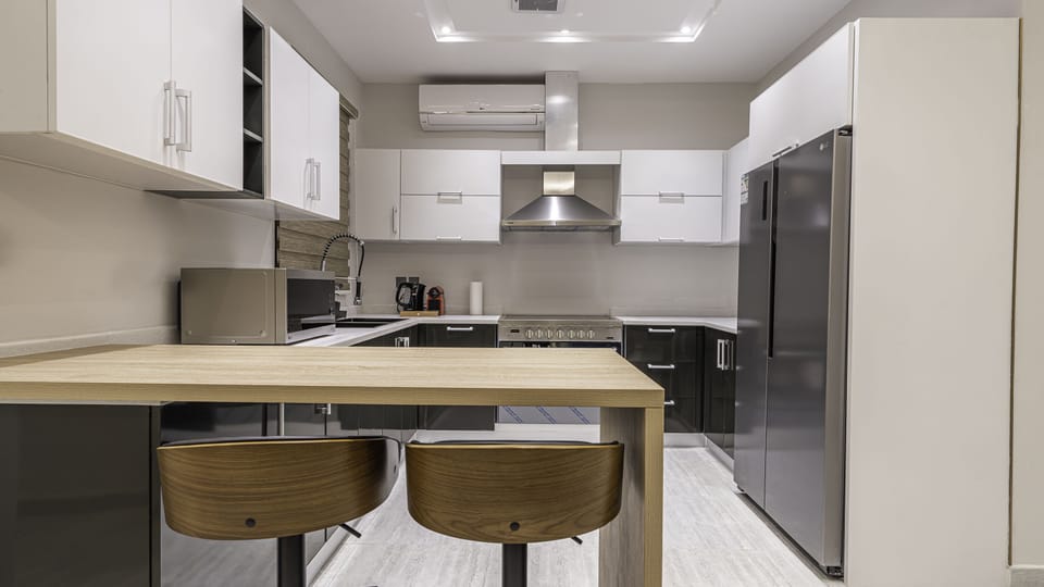 Apartment, 2 Bedrooms | Private kitchen | Fridge, oven, stovetop