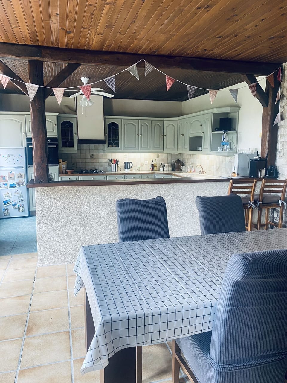Open plan dining room and kitchen
