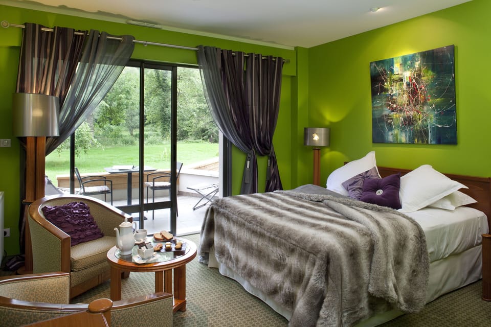 chambre avec terrasse | Egyptian cotton sheets, premium bedding, Select Comfort beds