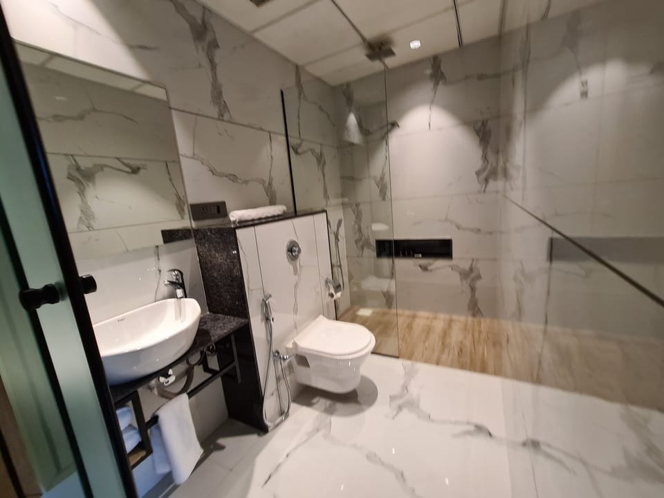 Honeymoon Room | Bathroom | Shower, rainfall showerhead, slippers, towels