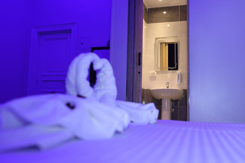 Romantic Double Room | Minibar, blackout drapes, soundproofing, free WiFi