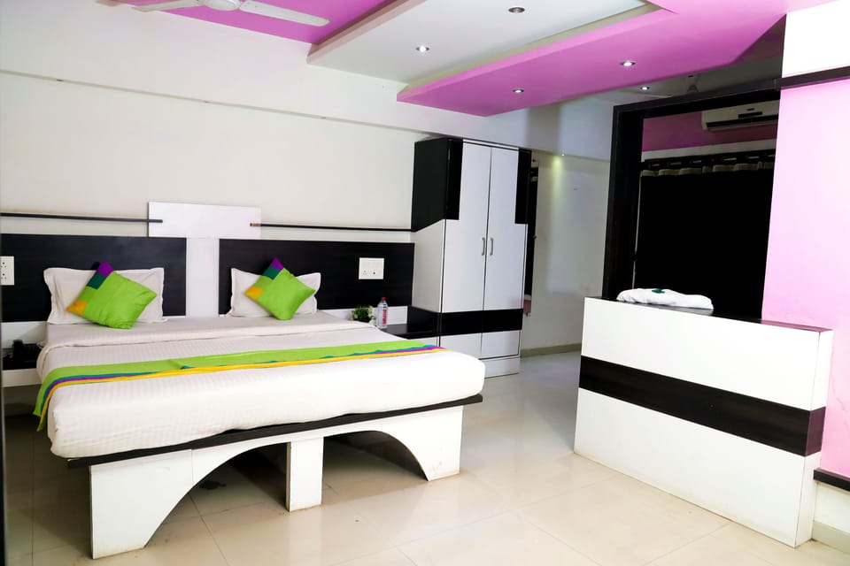 Deluxe Double Room | Egyptian cotton sheets, premium bedding, down comforters