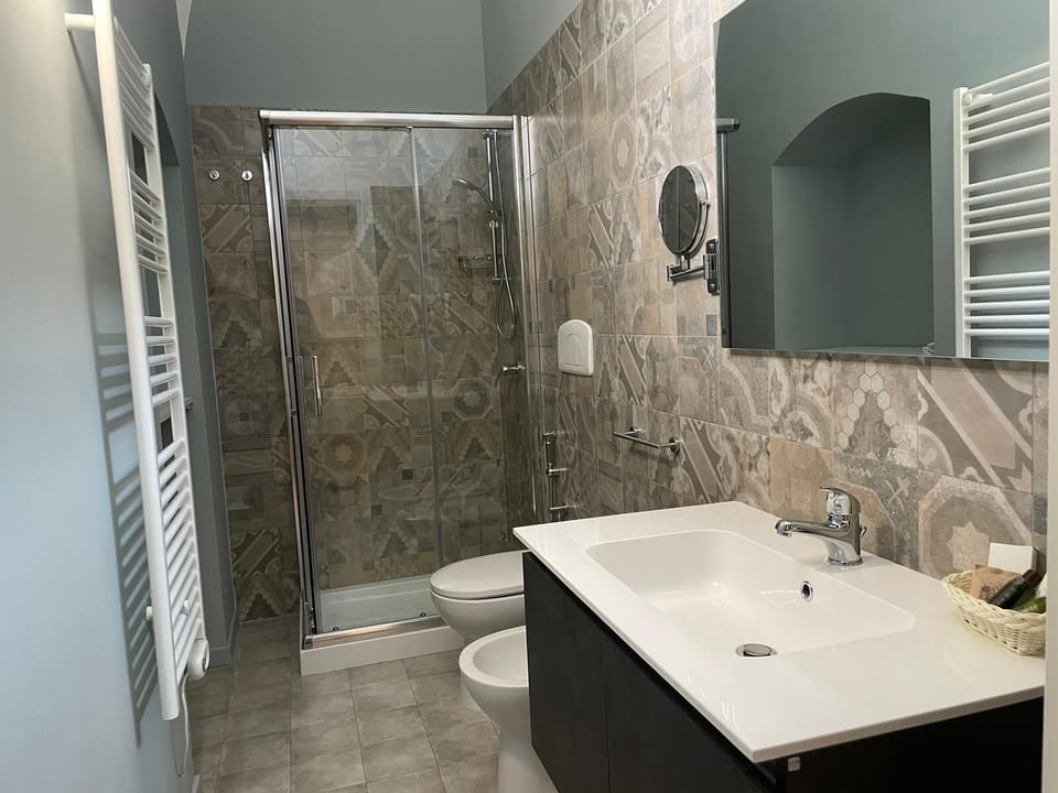 Business Room, Courtyard View, Tower | Bathroom