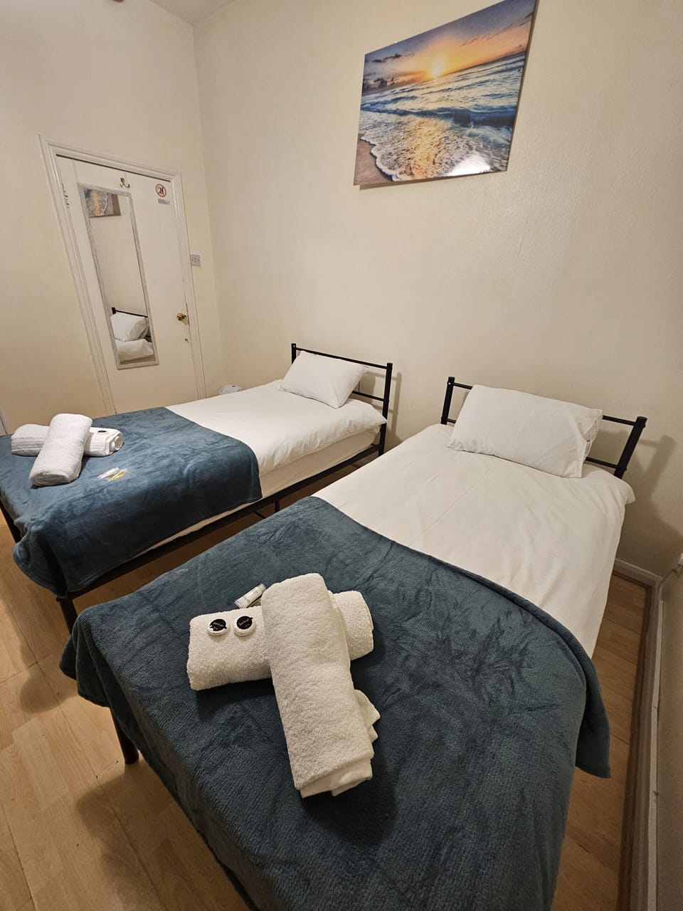 Twin Room | Desk, laptop workspace, iron/ironing board, free WiFi