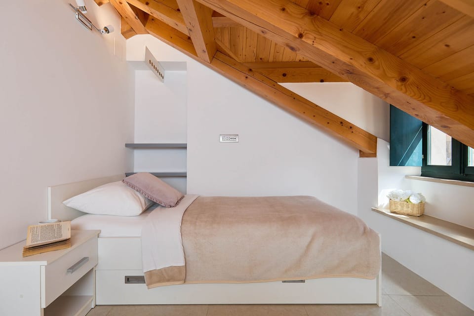 Executive Apartment | Premium bedding, down comforters, memory foam beds