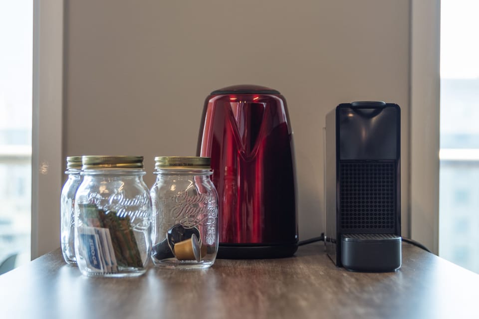 Apartamento Superior Casal | Private kitchen | Espresso maker, full-size fridge, stovetop, cookware/dishes/utensils