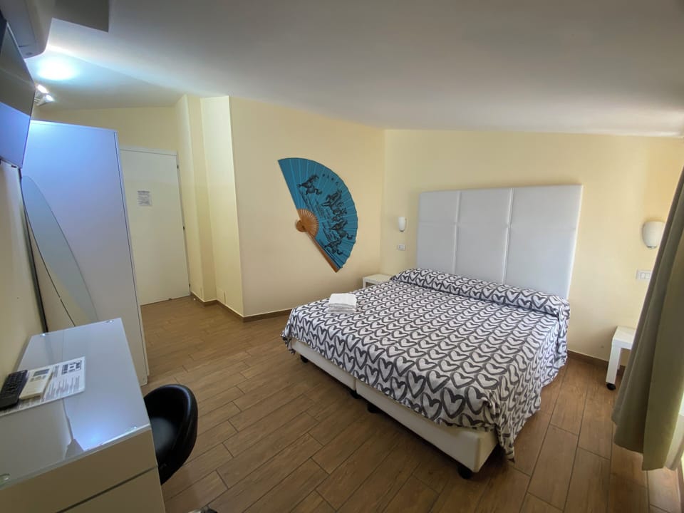 Double Room | Premium bedding, desk, blackout drapes, soundproofing