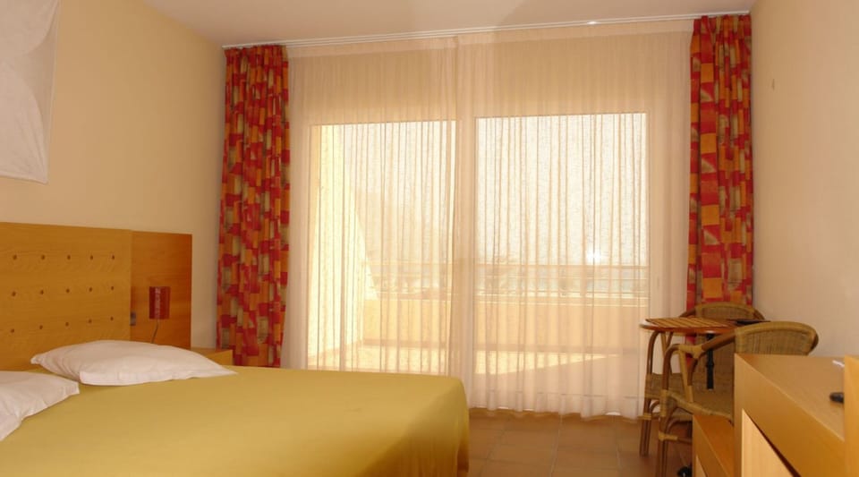 Minibar, in-room safe, desk, soundproofing