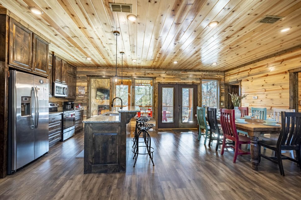 We have indoor dining seating for 11, plus seating for 8 on the back deck.