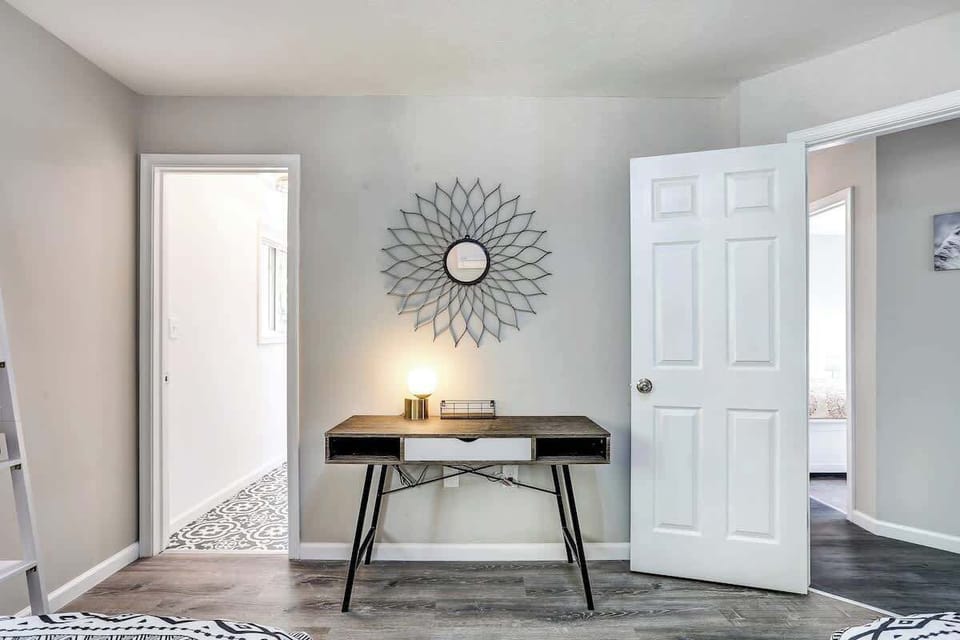 Can you spot the airconditioner in this photo?
